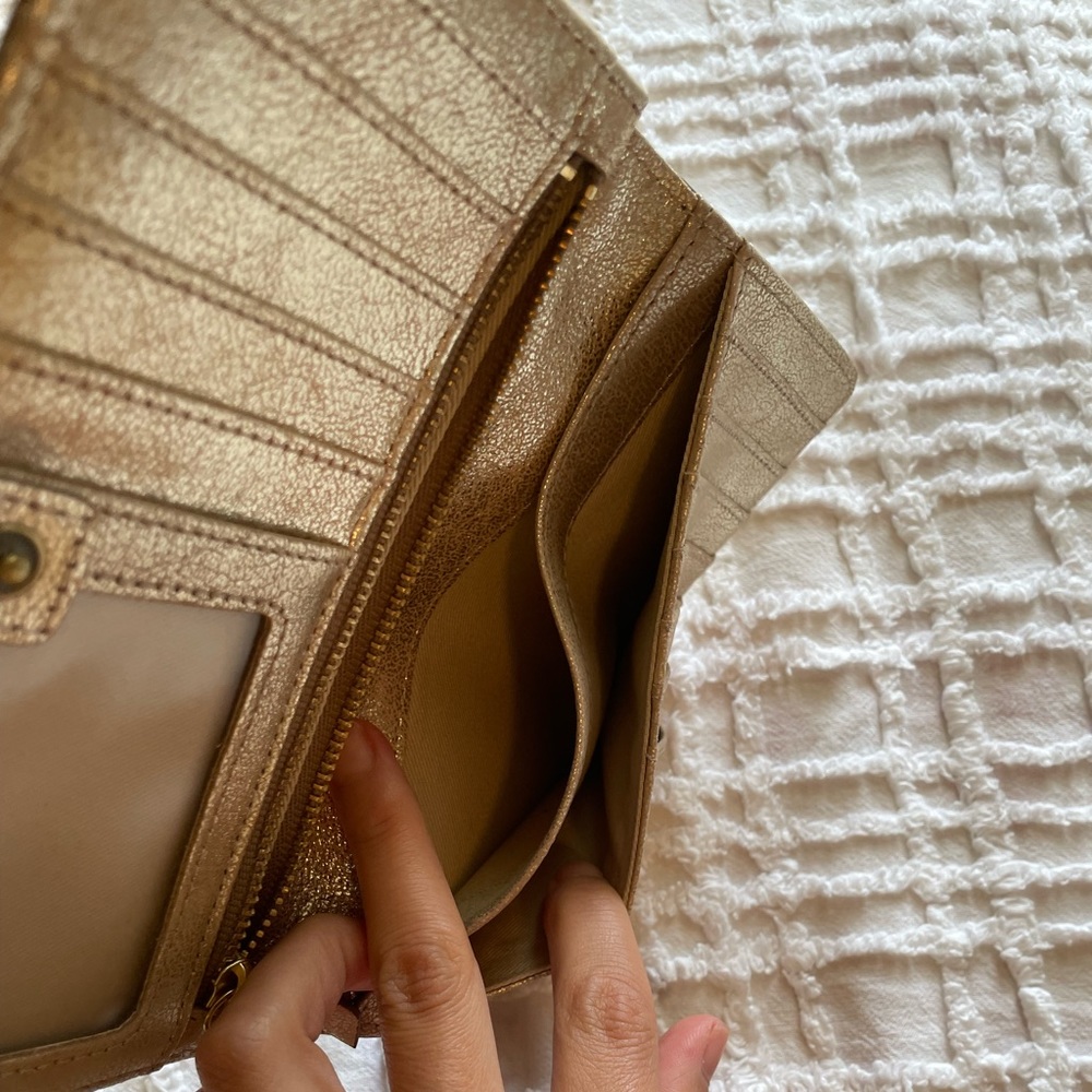 Fossil: shimmery wallet - Picture 6 of 11